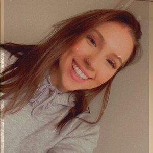 Meet your Posher, Alicia